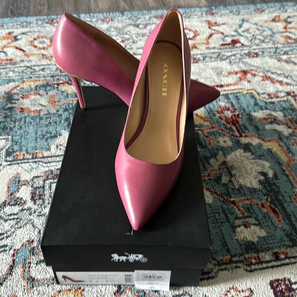 New Coach Stiletto heel pump in light Raspberry, Size 9